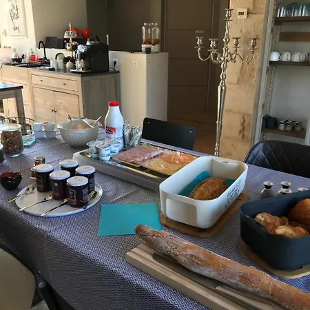 Porte 90 فندق مبيت وإفطار Saint-Georges-du-Bois (Charente-Maritime)